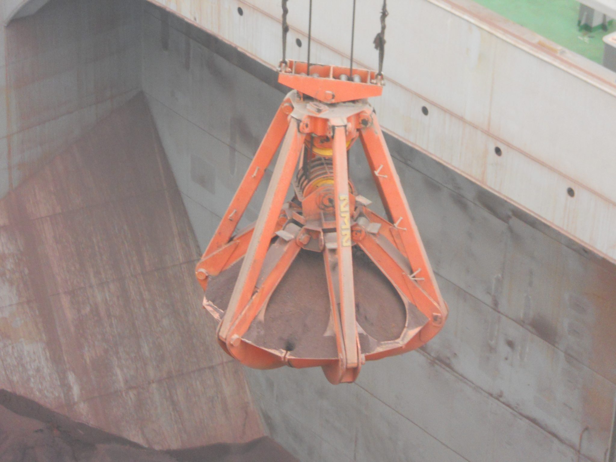 Грейфер для чистки колодца крот